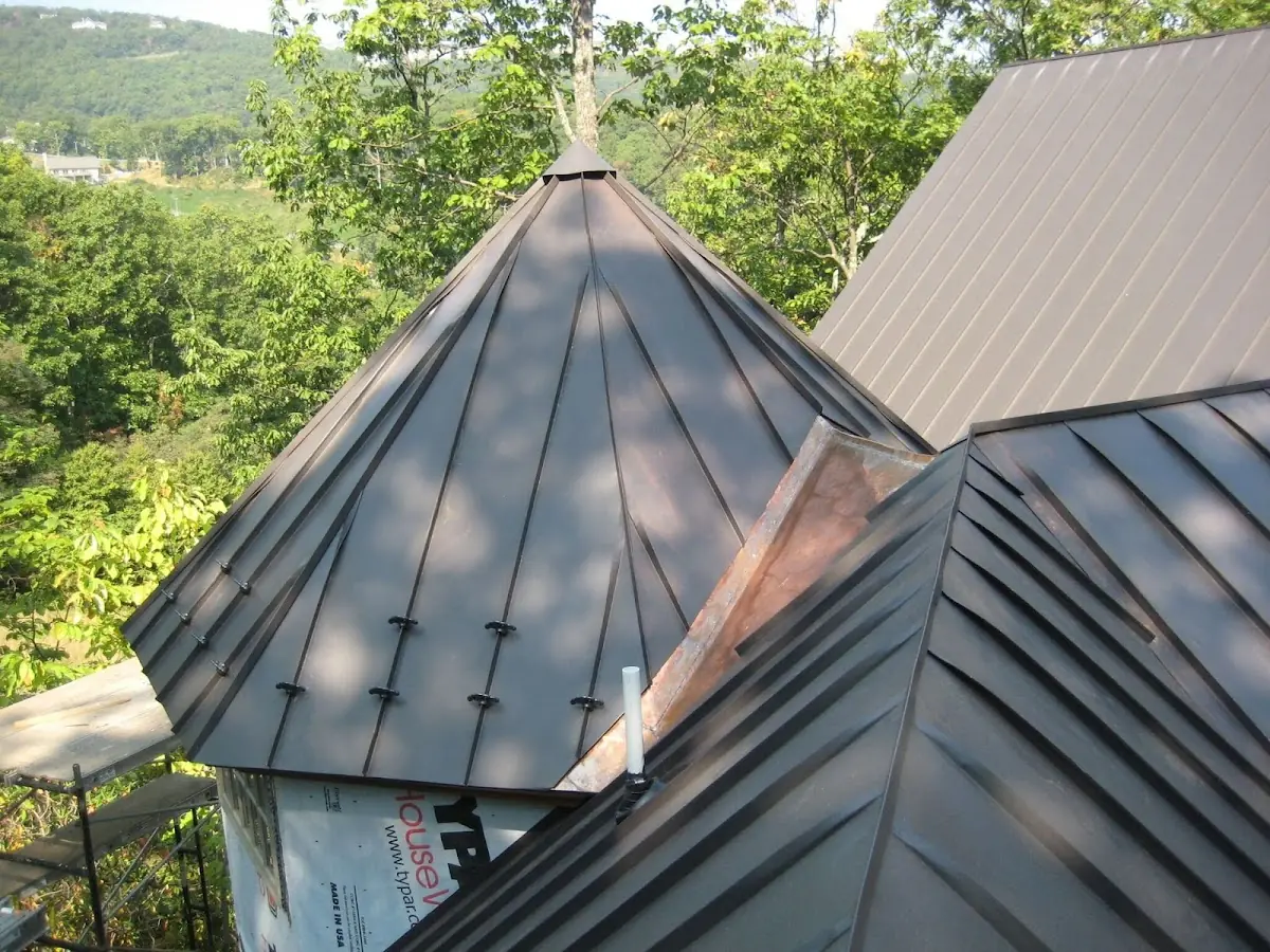Professional Gutter Cleaning by Craftsman Roofing in Maravilla