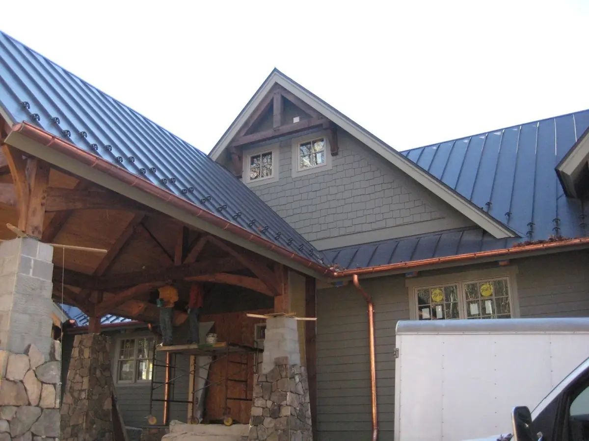 Craftsman Roofing team delivering quality roofing work in Maravilla